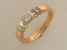 Кольцо из комбинированного золота c бриллиантом 32К660560