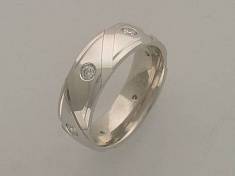 Обручальные кольца из трубы из белого золота c бриллиантом Г5К622078